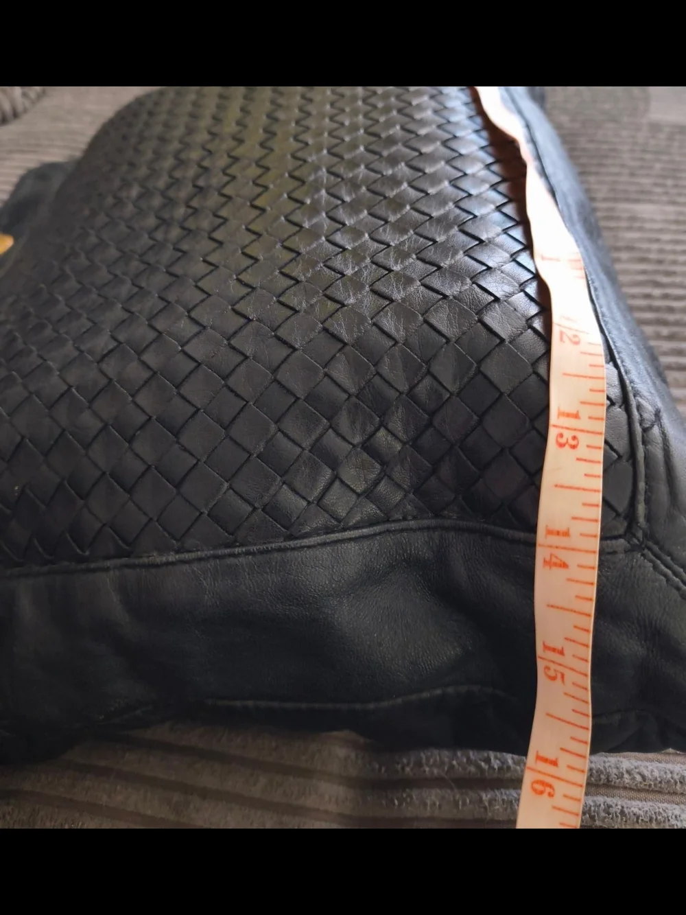 Classic Vintage Black Genuine Leather Woven Intrecciato Large Slouchy L Tote Bag